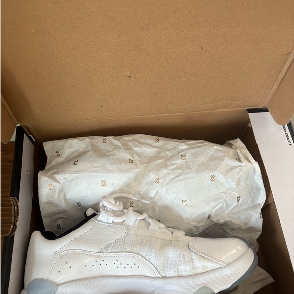 Jordan 11 comfort low size 6Y - Picture 8 of 8